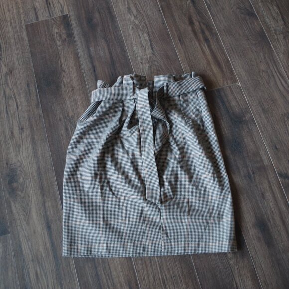 H& M Ladies Mini Skirt - Picture 2 of 5